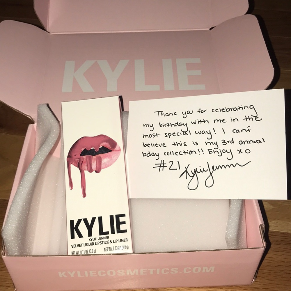 Kylie Jenner lip kit Strawberry cream